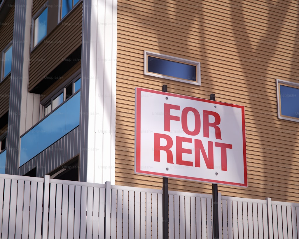 Alquilar una vivienda en España: lo que la ley dice sobre plazos, rentas y desahucios